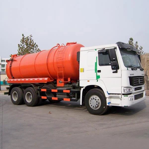 中国重汽豪沃 6X4 型十轮低价真空吸污罐车