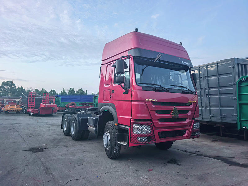 中国重汽豪沃371马力重体牵引车