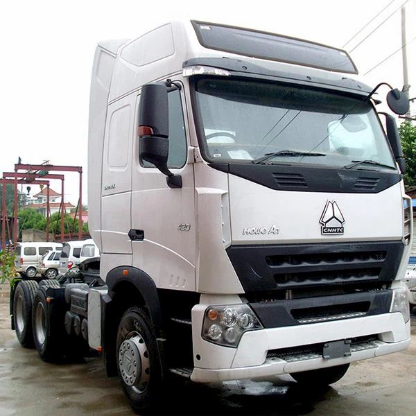 中国重汽豪沃 A7 6×4 型 420 马力十轮柴油牵引车头