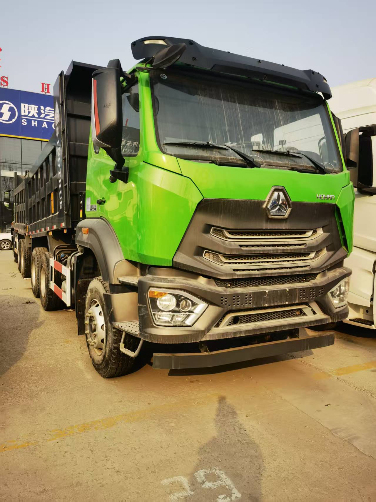 重汽豪沃新一代的自卸车